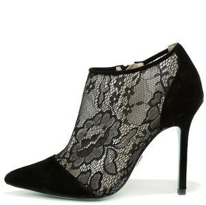 Betsey Johnson Lola Black Bootie Size 7